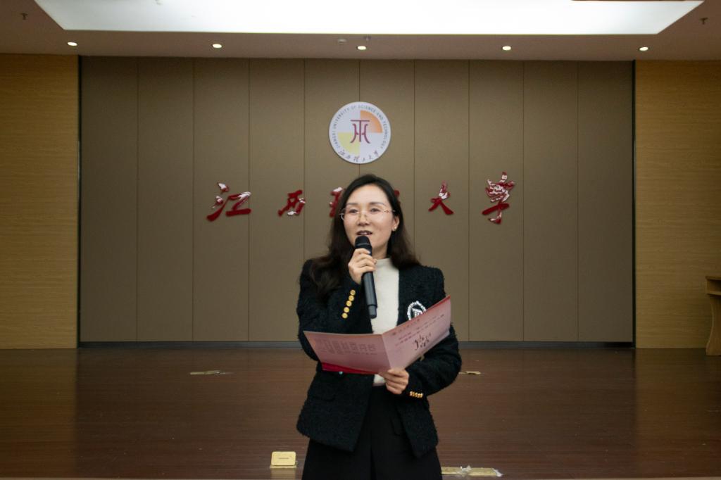 评委点评.jpg